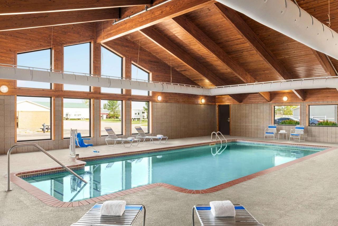 Americinn By Wyndham Roseau מראה חיצוני תמונה