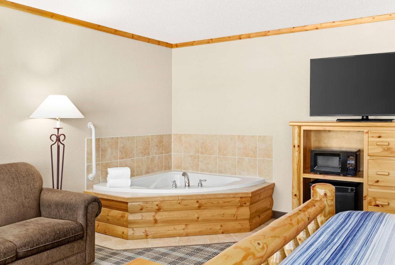 Americinn By Wyndham Roseau מראה חיצוני תמונה